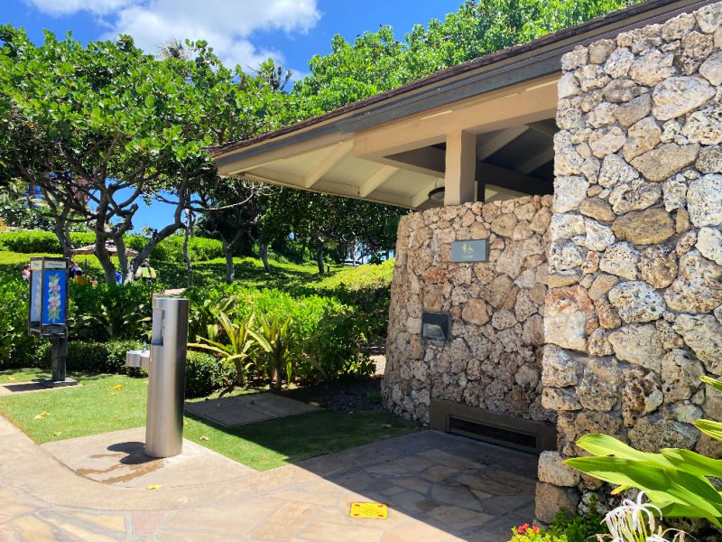 bathroom at Ko Olina lagoon