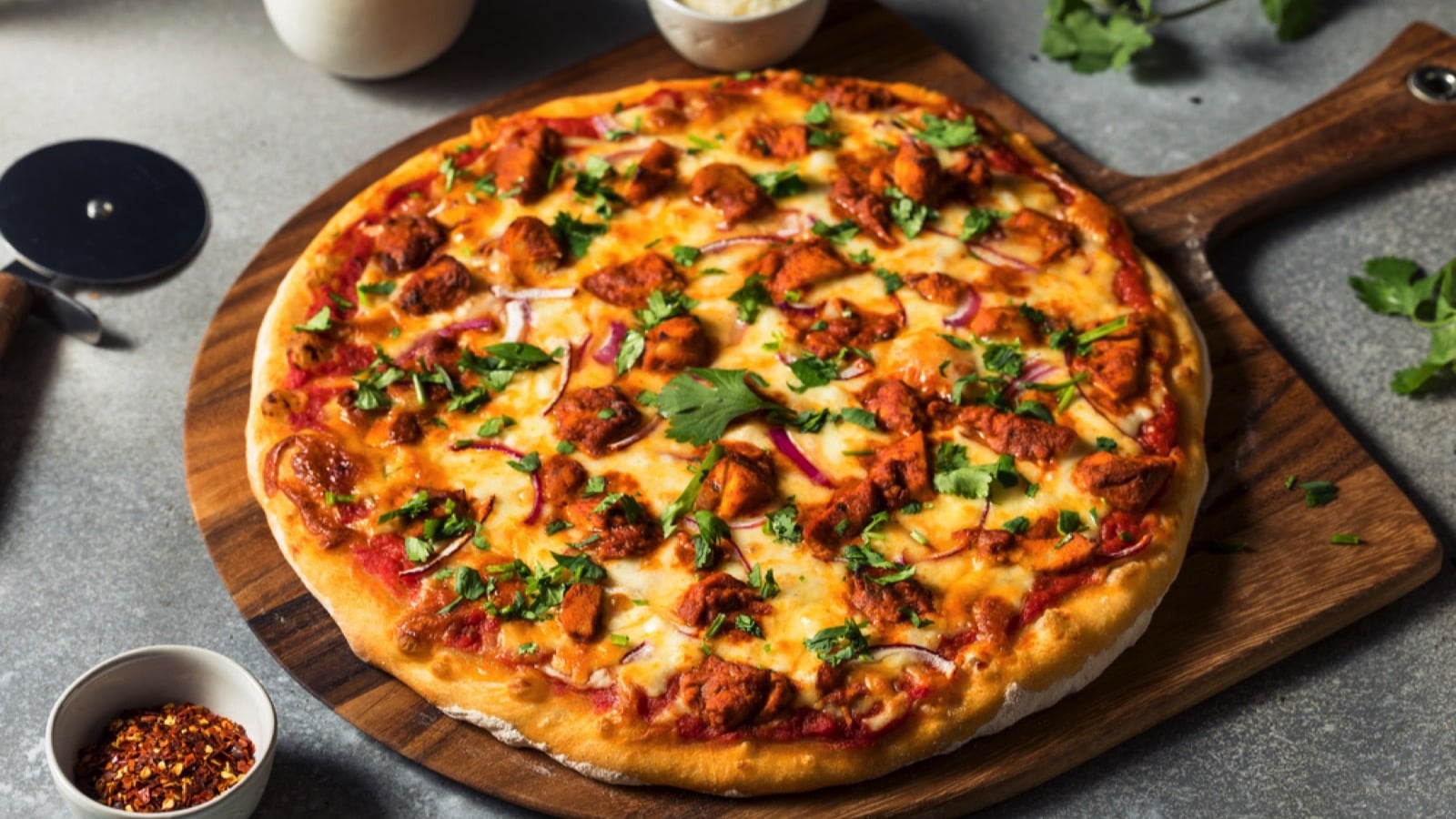 Indian chicken tikka pizza